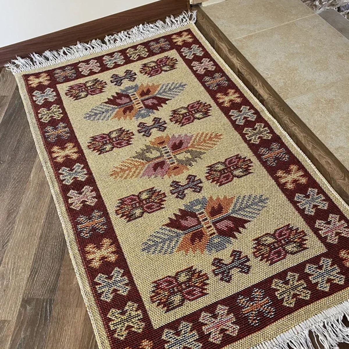 КОВРИК-ПОЛОВИЧОК "KILIM USAK" 80*150 СМ С РИСУНКОМ (ВИШНЕВ./ КРЕМОВЫЙ) (1/10) "L'CADESI" 2074 